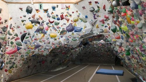 兵庫県のクライミング施設「DAWN（ドーン）クライミングジム」